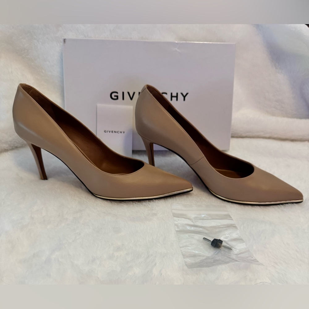 Givenchy Women's Beige Heels - Size 9B